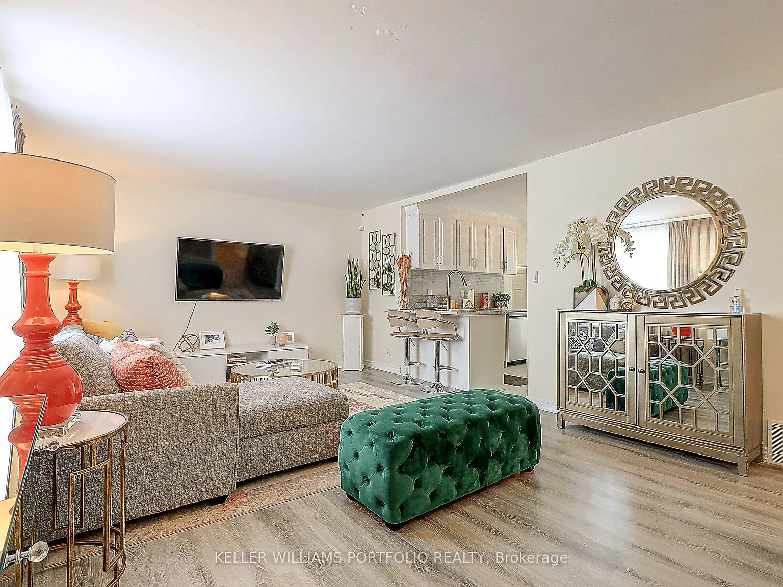 4 bed, $3,900 — Photo 2