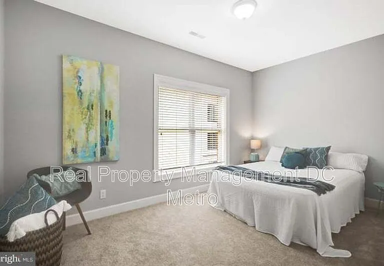 927 12th St NE — Photo 6