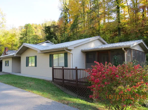 105 Carter Ave, Loyall, KY 40854