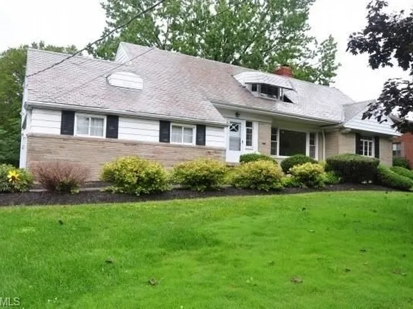 24741 Bryden Rd, Beachwood, OH 44122