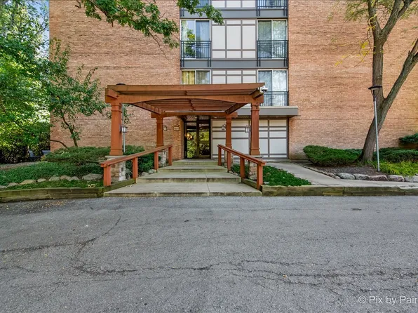 5820 Oakwood Dr Unit 1A, Lisle, IL 60532