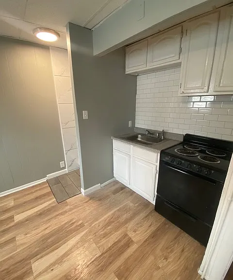 8 Hedley Ave #8 — Photo 4