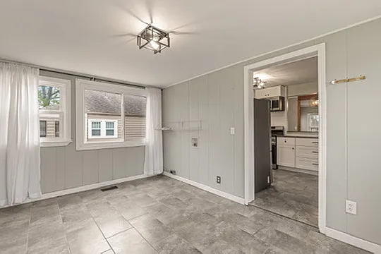 1315 S Evanston Ave — Photo 17