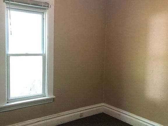 3rd image of 1401 Logan Ave N #1