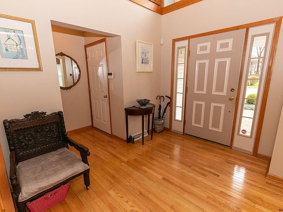 4th image of 17 Grooms Point Dr