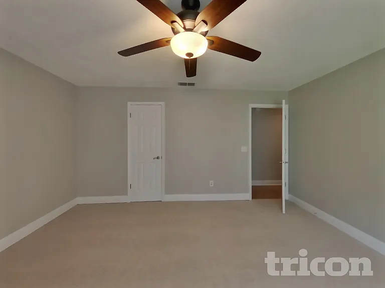 554 Peregrine Ct — Photo 9