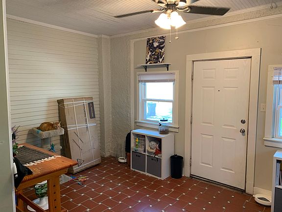 2nd image of 4300 Banks St #1