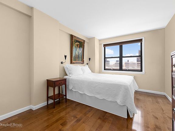 3rd image of 201 E 28th St #17B