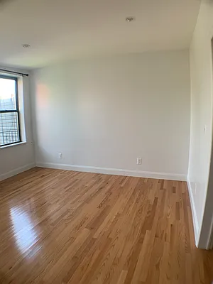 Rented by Capri Jet Realty Corp | media 6