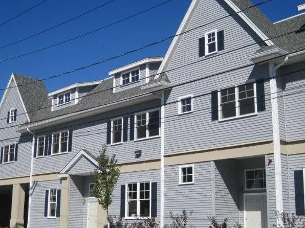 404 Whiting Ave APT 202, Dedham, MA 02026