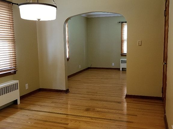 5th image of 298 Bloomingrove Dr