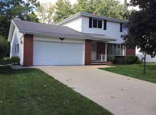 118 Crestview Dr, Appleton, WI 54915