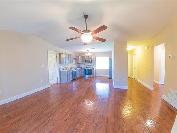 3rd image of 27700 Lois Dr