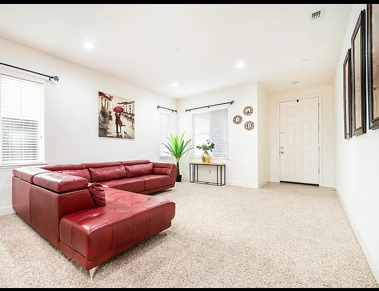 1475 Leonard Ct — Photo 1