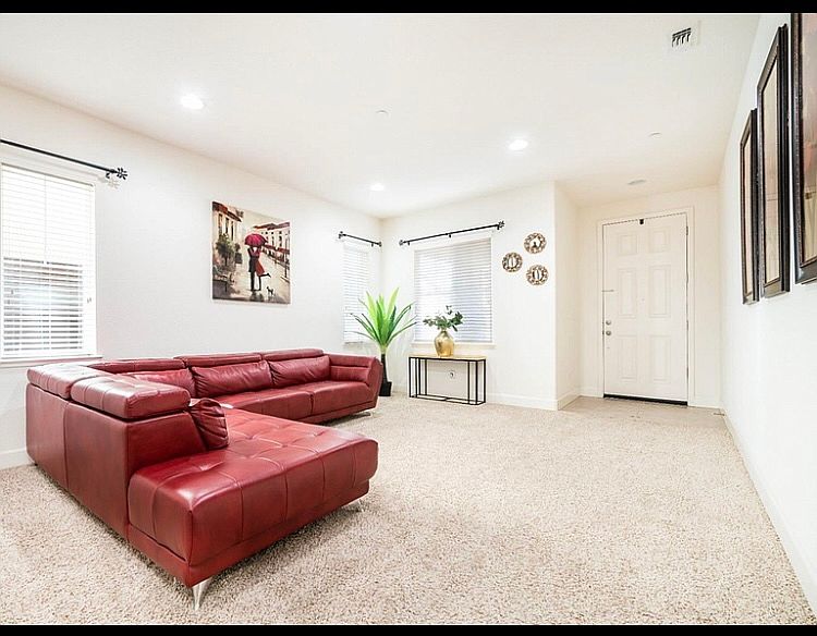 1st image of 1475 Leonard Ct