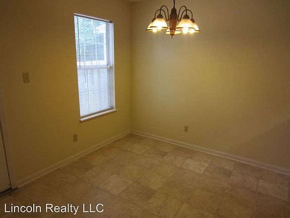 5th image of 4 Westbrook Cir APT A