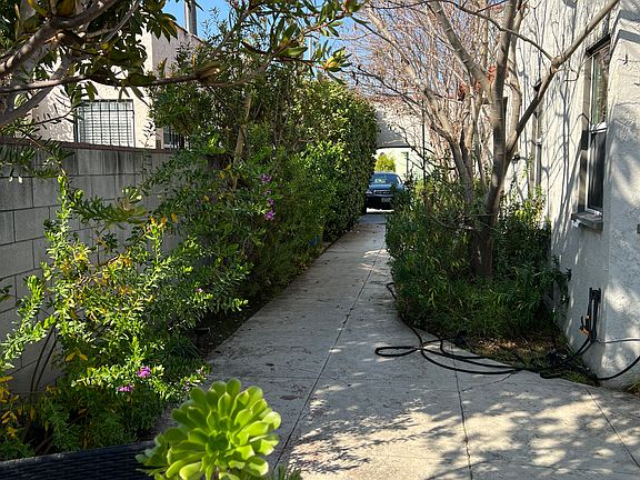 2nd image of 3962 Degnan Blvd