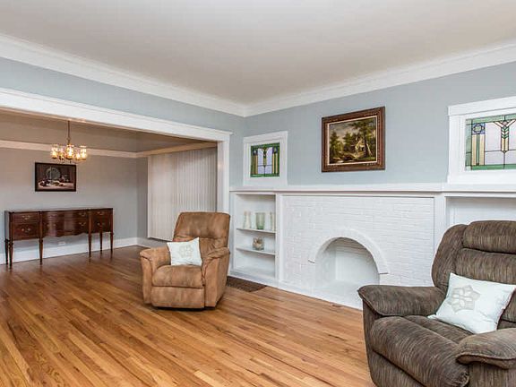 3rd image of 4555 N Lowell Ave