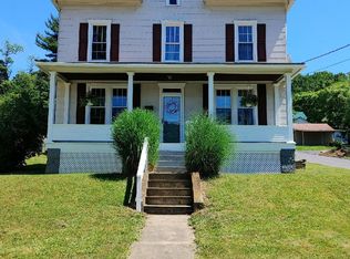 522 E Freedom Ave, Burnham, PA 17009