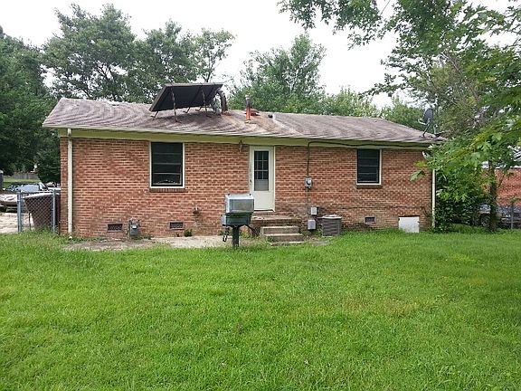 3rd image of 904 Holt Ave