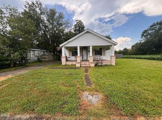 609 W Preston St, Selma, NC 27576