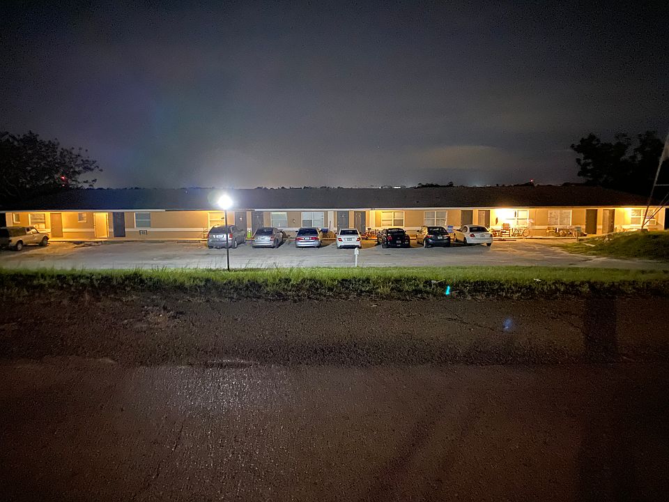 2nd image of 213 Garrett Rd #3