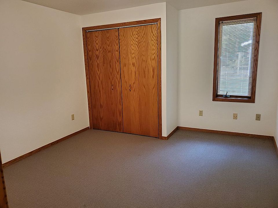 1st image of 392 NW Brookwood Ln