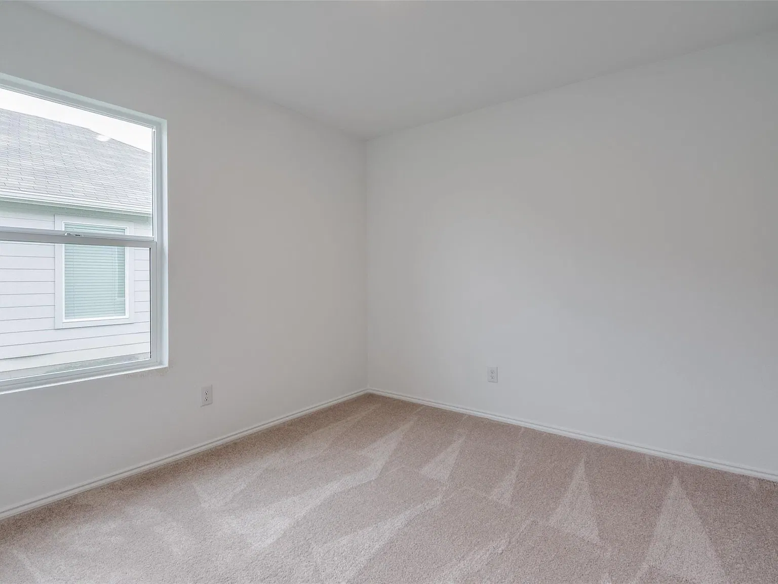 4 bed, 1667 sqft, $3,000 — Photo 2