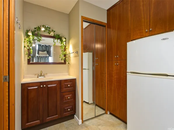 2649 Varsity Pl APT 306, Honolulu, HI 96826