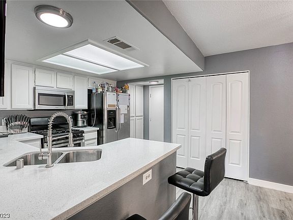 4th image of 9532 Hershey Ln