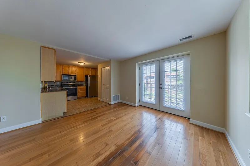 2 bed, 1.0 bath, 945 sqft, $1,195 — Photo 2