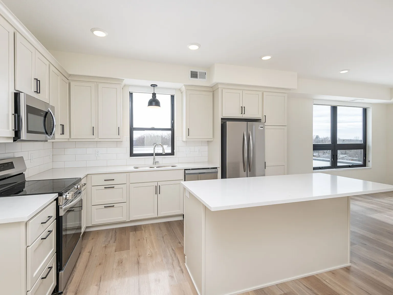 The Uptown Apartments — Photo 3