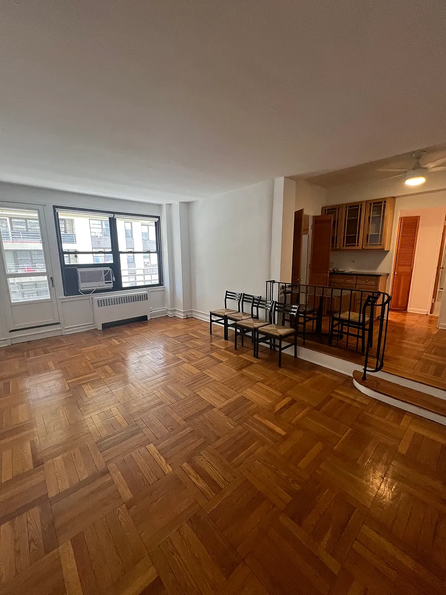 Photo 2 of 17 - 98-50 63rd Dr #3E - Rego Park, NY Building Photo - 98-50 63rd Dr #3E