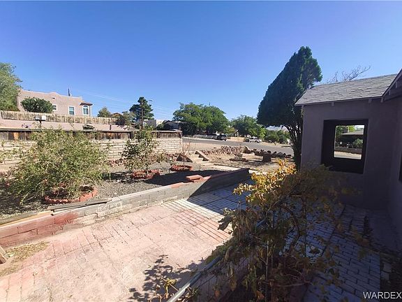 3rd image of 801 Cerbat Ave