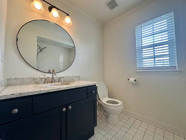 4033 Berkshire Dr — Photo 9