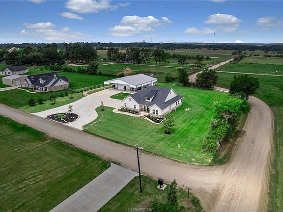 4th image of 914 Axis Ln
