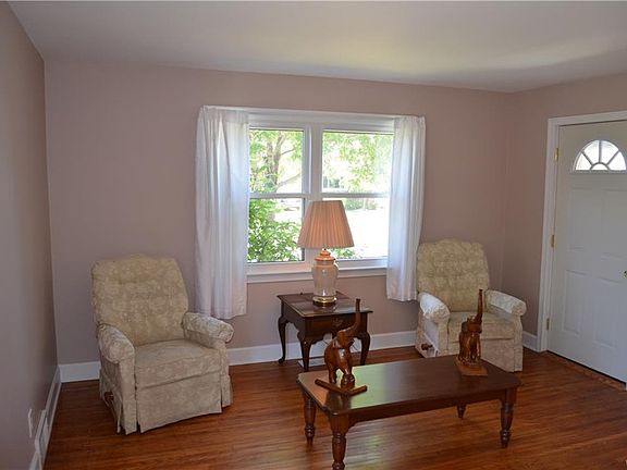 2nd image of 184 Hamilton Blvd