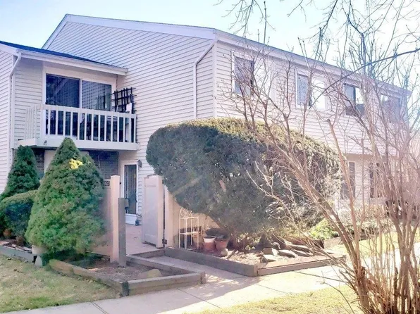 235 Springmeadow Drive #B, Holbrook, NY 11741