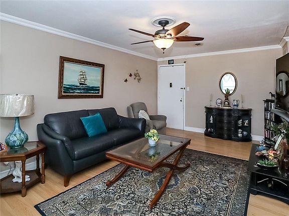 4th image of 892 Armstrong Ave APT 23