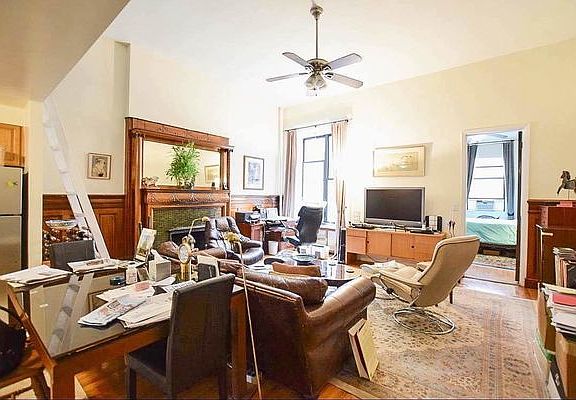 2nd image of 131 W 75th St APT 2B