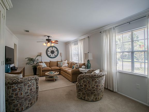 4th image of 2411 Palmer Dr