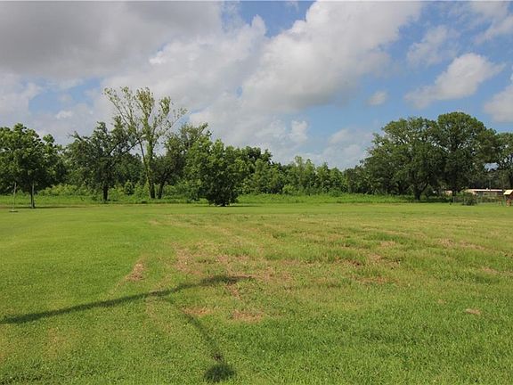 4th image of Bergeron Dr