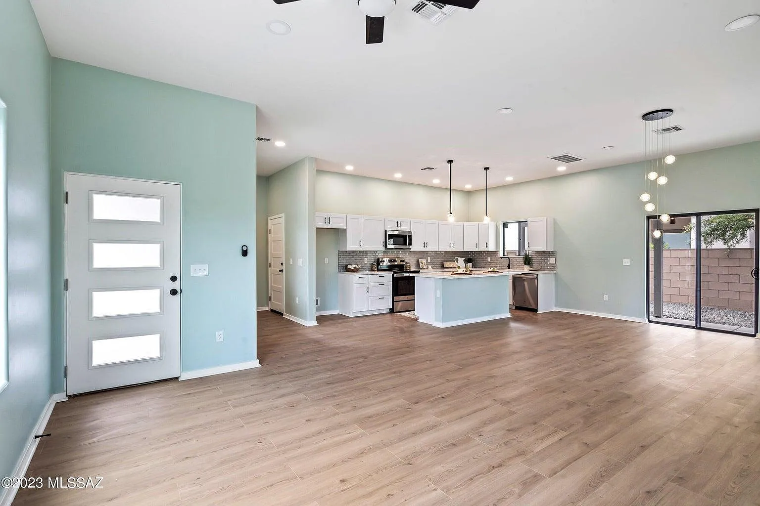 4 bed, 3.5 bath, 2111 sqft, $2,690 — Photo 2