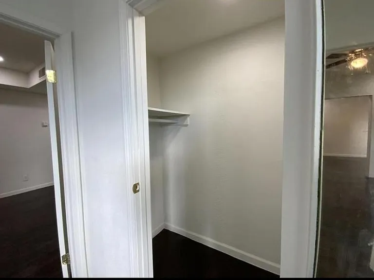 5673 Hobart St #10 — Photo 10