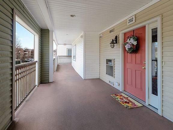 2nd image of 3250 Fairfield Ave APT 202