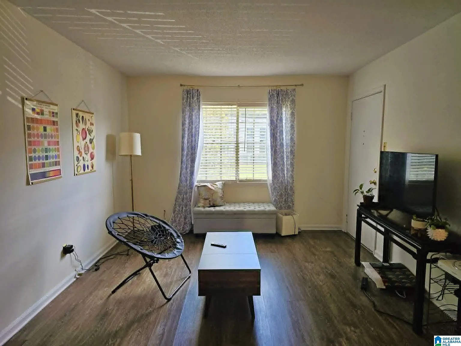 2 bed, 2.0 bath, 963 sqft, $1,550 — Photo 2