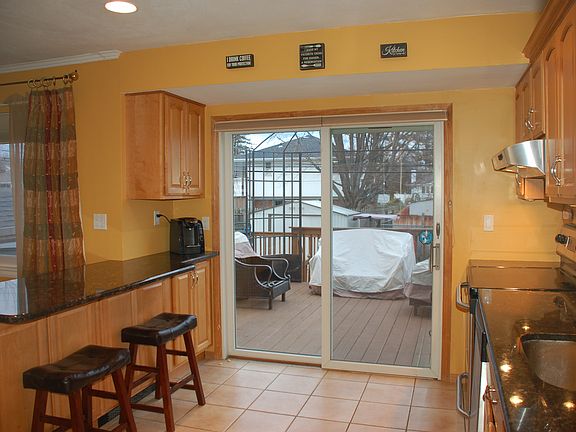 4th image of 19 Redwood Dr