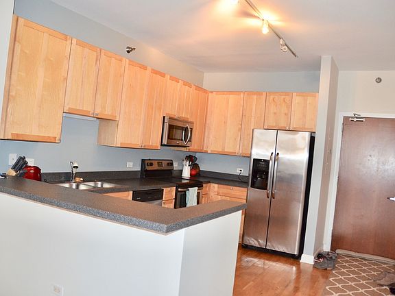 5th image of 1322 S Prairie Ave Unit 1811