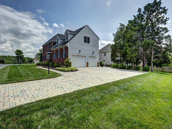 4th image of 5712 Averys Court Gln