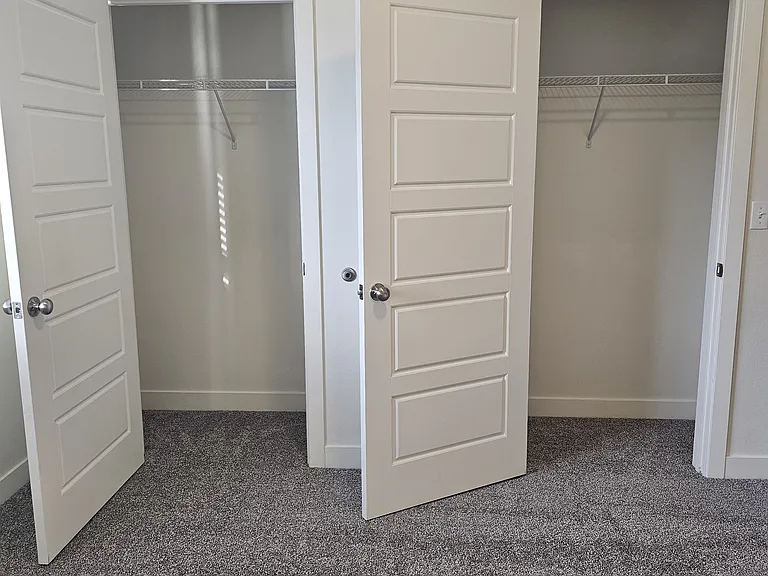 Remington Apartments — Photo 16